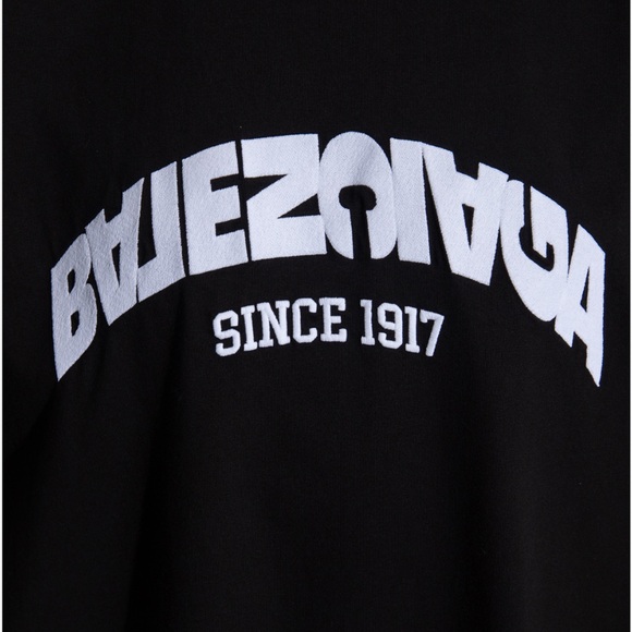 BALENCIAGA
OVERSIZE T-SHIRT - Picture 4 of 5